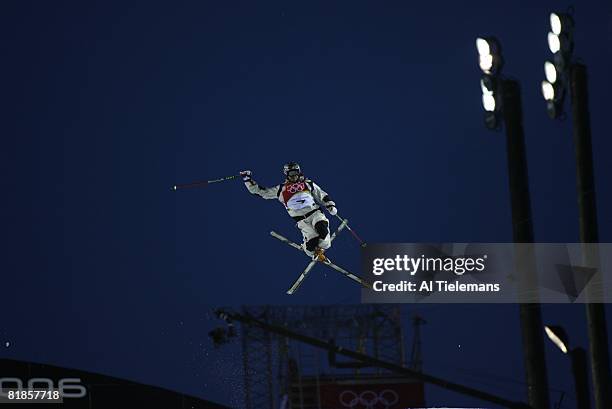 Freestyle Skiing: 2006 Winter Olympics, USA Jeremy Bloom in action during Moguls Final at Jouvenceaux, Sauze d'Oulx, Italy 2/15/2006