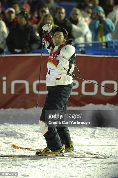 Freestyle Skiing: 2006 Winter Olympics, USA Toby Dawson victorious after winning Moguls bronze medal Final at Jouvenceaux, Sauze d'Oulx, Italy...