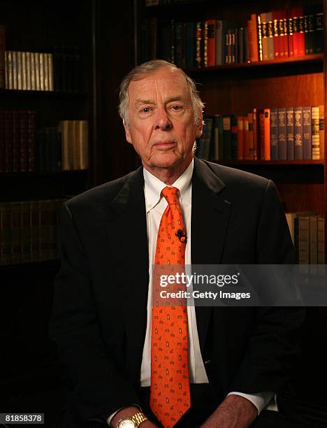 Boone Pickens speaks to media about his energy plan during the Pickens Plan: National Energy Policy Initiative at The Palace Hotel July 8, 2008 in...