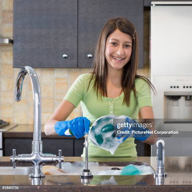 hispanic girl washing dishes - kids with cleaning rubber gloves 個照片及圖片檔