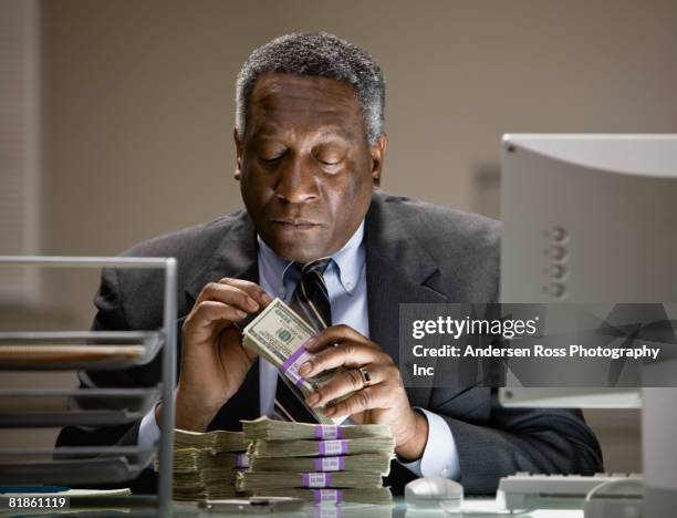 african businessman counting money - bribing stockfoto's en -beelden