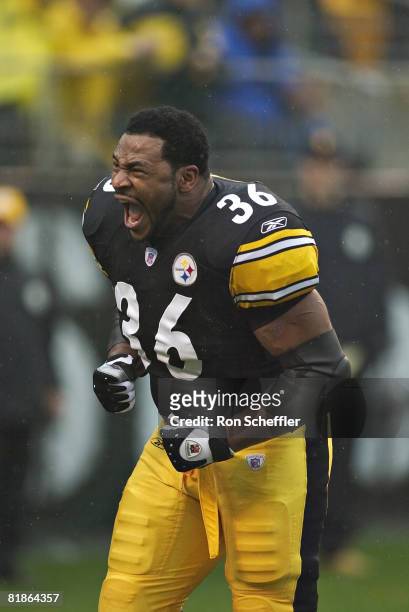 Running back Jerome Bettis of the Pittsburgh Steelers lets out a roar of emotions prior to the 33-21 win by the St. Louis Rams over the Steelers on a...