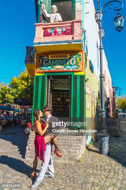 street tango dancers in front of a bar on the corner of el caminito, la boca, buenos aires, (birthplace of the tango), argentina (model released) - buenos aires art stock pictures, royalty-free photos & images