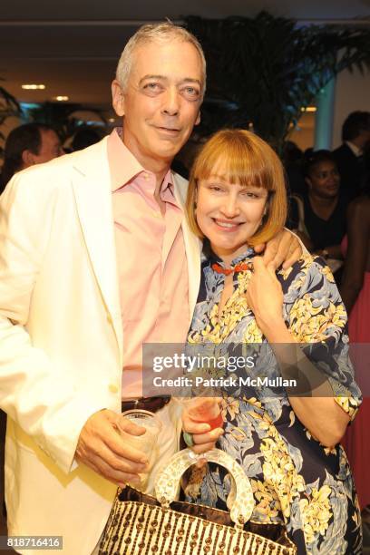 Ian Jarvis and Lisa Jarvis attend HAMPTON SHEET/LaSEVEN Spring Into Summer Party at Waterworks on June 22, 2010 in New York City.