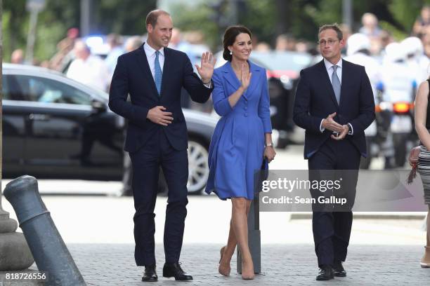 Prince William, Duke of Cambridge, Catherine, Duchess of Cambridge and Berlin Mayor Michael Mueller arrive at the Brandenburg Gate during an official...