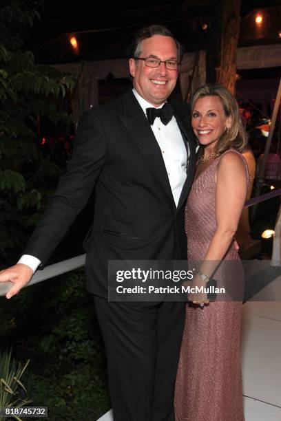 Tom Walker and Danielle Walker attend Wildlife Conservation Society Spring 2010 Gala "Flight of Fancy" at Central Park Zoo on June 10, 2010 in New...