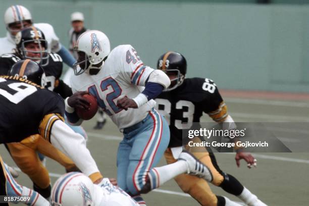 Kick returner Altie Taylor of the Houston Oilers runs with the football during a game against the Pittsburgh Steelers at Three Rivers Stadium on...