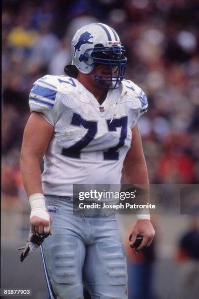 Compton Detroit Offensive lineman Mike Compton of the Detroit Lions watches against ...