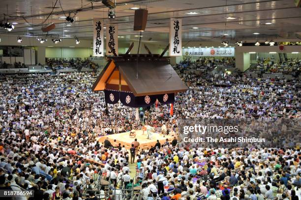 Full house crowd are seen during day eleven of the Grand Sumo Nagoya Torunament at Aichi Prefecture Gymnasium on July 19, 2017 in Nagoya, Aichi,...