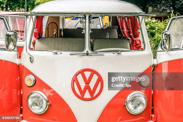 volkswagen transporter t1 camper van in a park - vw kombi stock pictures, royalty-free photos & images