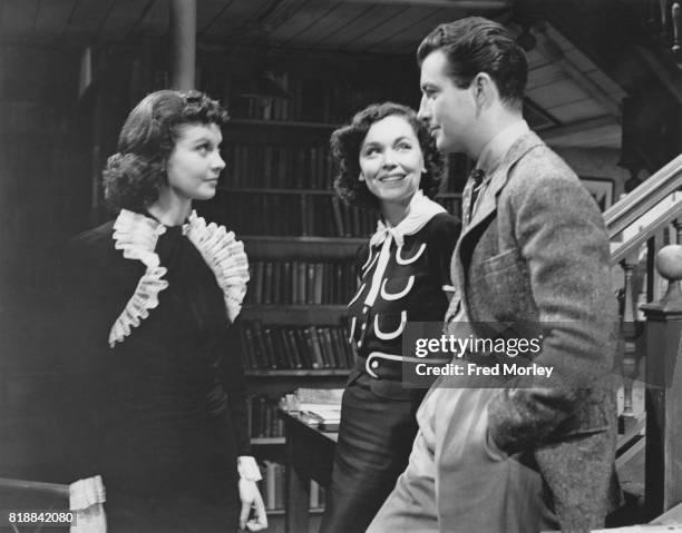 From left to right, British actress Vivien Leigh with co-stars Maureen O'Sullivan and Robert Taylor during the filming of 'A Yank at Oxford' at the...