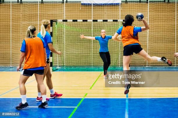 female handball players during training session - team handball stock-fotos und bilder