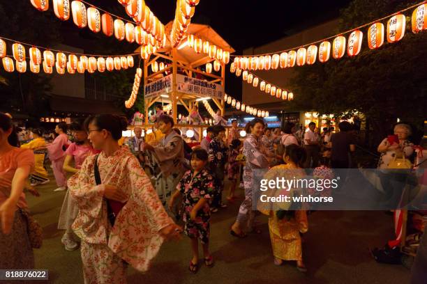 sugamo bon odori festival em tóquio, japão - matsuri - fotografias e filmes do acervo