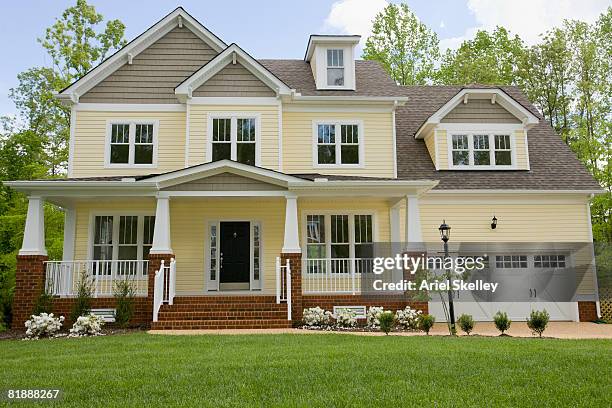 facade of new home - united states house stockfoto's en -beelden