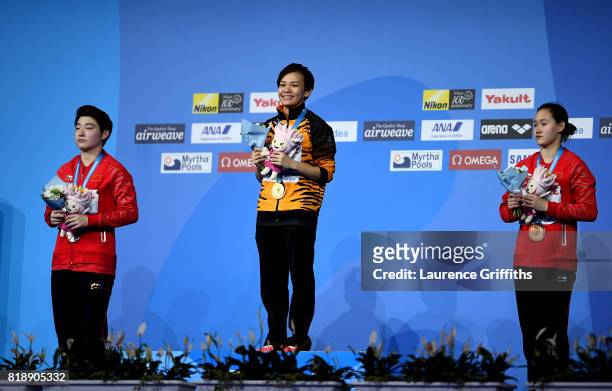Silver medalist Yajie Si of China, gold medalist Jun Hoong Cheong of Malaysia and bronze medalist Qian Ren of China pose with the medals won during...