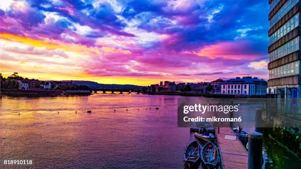 limerick city centre at sunset time, ireland. - verwaltungsbezirk county limerick stock-fotos und bilder