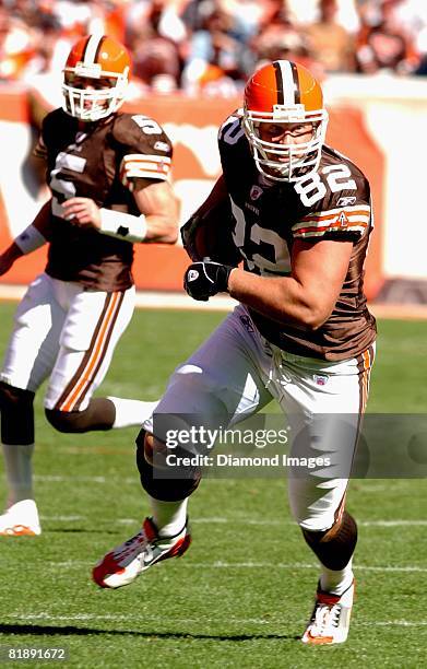 Tight end Steve Heiden of the Cleveland Browns runs upfield after catching a pass from quarterback Jeff Garcia during a game with the Washington...