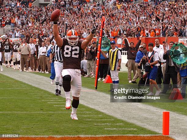 Tight end Steve Heiden of the Cleveland Browns high steps into the endzone for a 21-yard touchdown in the third quarter of a game with the...