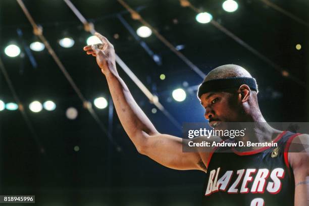 Cliff Robinson of the Portland Trail Blazers prepares for the game against the Los Angeles Lakers before Game Two of the Western Conference playoff...