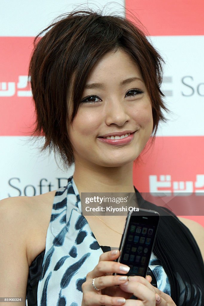 IPhone Goes On General Sale In Tokyo