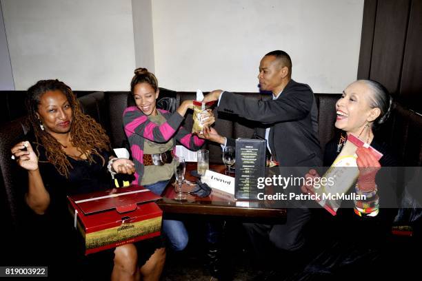 21 Lisa Metcalf Stock Photos, High-Res Pictures, and Images - Getty Images