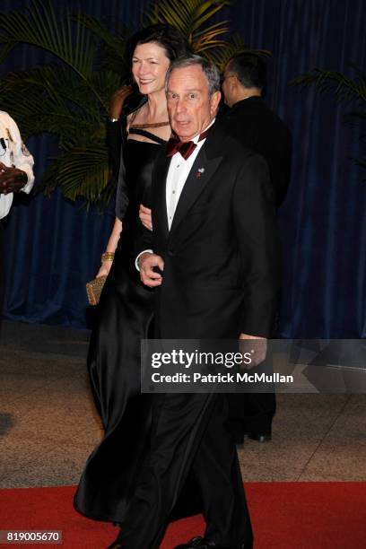 Diana Taylor and Mayor Michael Bloomberg attend The 2010 WHITE HOUSE CORRESPONDENT'S DINNER - ARRIVALS at The Washington Hilton on May 1st, 2010 in...