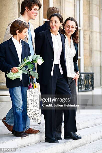 Lorenzo Betancourt, Ingrid Betancourt and Melanie Betancourt pose in the courtyard of the Elysee on July 4, 2008 in Paris