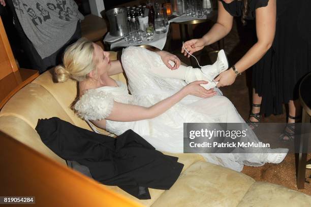 904 Kirsten Dunst 2010 Stock Photos, High-Res Pictures, and Images