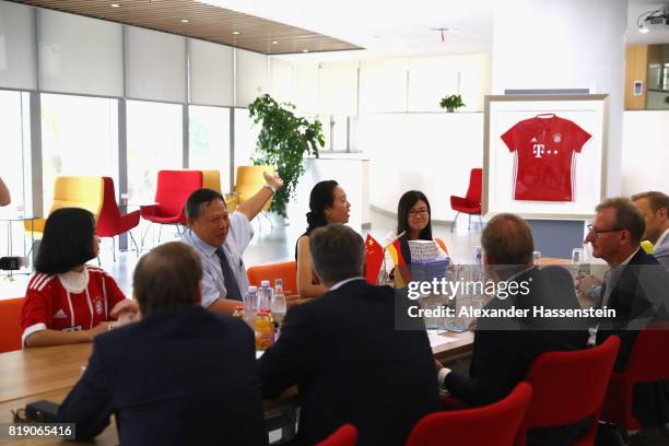 Karl-Heinz Rummenigge, CEO of FC Bayern Muenchen meets Professor Wu Jiang, executive vice president of the Tongji Universiity Shanghai at Tongji...