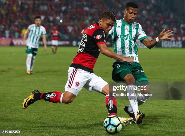 Gustavo Cuellar of Flamengo struggles for the ball with Tche Tche of Palmeiras during a match between Flamengo and Palmeiras as part of Brasileirao...