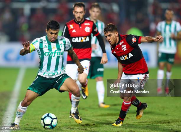 Gustavo Cuellar of Flamengo struggles for the ball with Dudu of Palmeiras during a match between Flamengo and Palmeiras as part of Brasileirao Series...