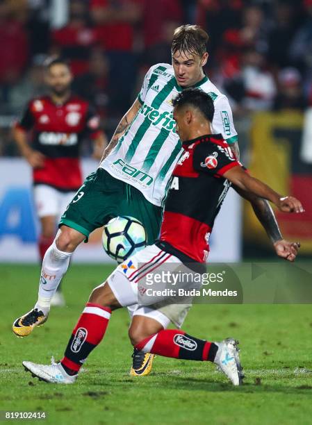 Miguel Trauco of Flamengo struggles for the ball with Roger Guedes of Palmeiras during a match between Flamengo and Palmeiras as part of Brasileirao...
