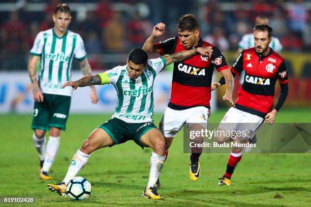 Gustavo Cuellar of Flamengo struggles for the ball with Dudu of Palmeiras during a match between Flamengo and Palmeiras as part of Brasileirao Series...