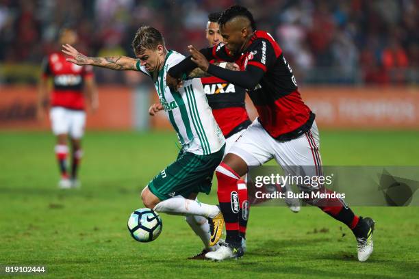 Rafael Vaz of Flamengo struggles for the ball with Roger Guedes of Palmeiras during a match between Flamengo and Palmeiras as part of Brasileirao...