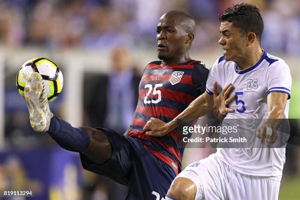 Darlington Nagbe of the United States controls the ball in front of Ivan Mancia of El Salvador in the second half during the 2017 CONCACAF Gold Cup...