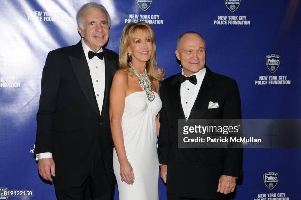 Carl Icahn, Gail Icahn and Commissioner Raymond Kelly attend NEW YORK CITY POLICE FOUNDATION 32nd Annual Gala at Waldorf=Astoria on March 16, 2010 in...