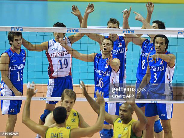 Brazil and France teams during their Volleyball World League fifth round match in Belo Horizonte, Brazil on July 12, 2008. AFP PHOTO Pedro VILELA