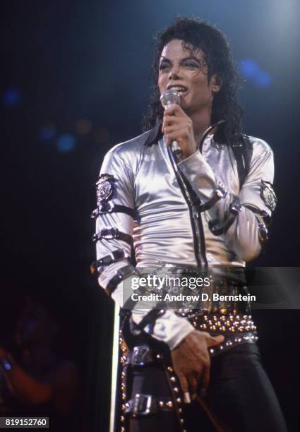 Michael 4,019 Michael Jackson 80s Stock Photos, High-Res Pictures, and Images ...