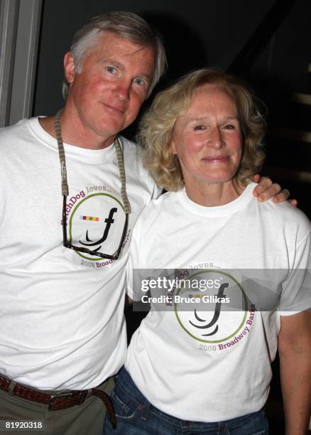 David Shaw and wife Glenn Close pose at Broadway Barks 10 in Shubert Alley on July 12, 2008 in New York City.