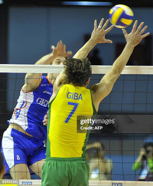 France's Marien Moreau and Brazil's Giba during their Volleyball World League fifth round match in Belo Horizonte, Brazil on July 13, 2008. AFP PHOTO...