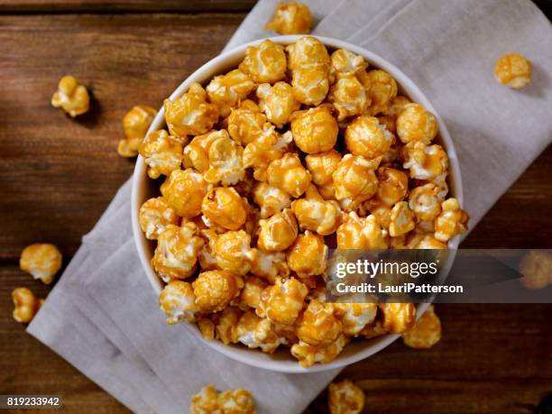 caramelo palomitas de maíz - gominola en forma de maíz fotografías e imágenes de stock