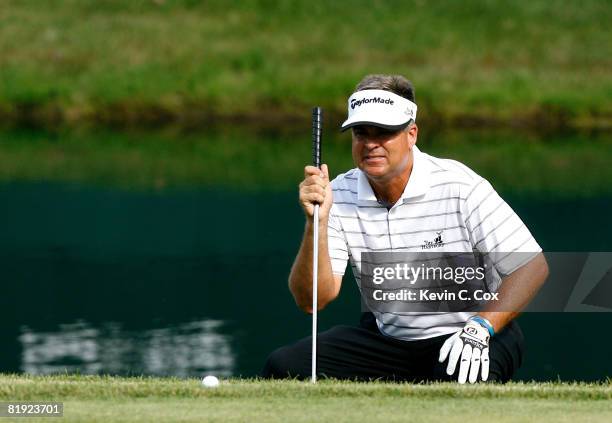 Kenny Perry lines up his chip from the fringe of the 18th green during the final round of the 2008 John Deere Classic at TPC at Deere Run on Sunday,...