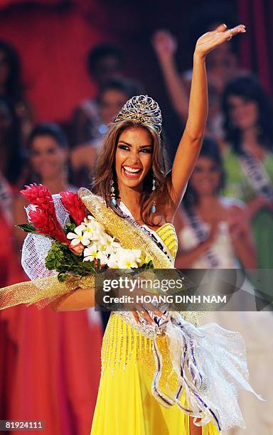 Dayana Mendoza Miss Venezuela waves to the audience as she is crowned Miss Universe 2008 at the final of the 57th Miss Universe contest held on July...