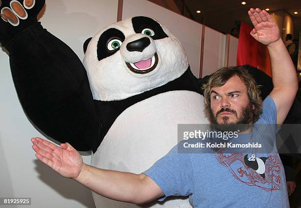 Actor Jack Black poses with movie charactor Po during the "Kung Fu Panda" Japan Premiere at Shinjuku Piccadilly on July 14, 2008 in Tokyo, Japan. The...