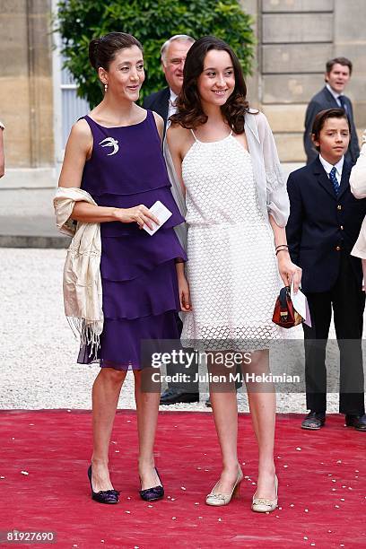 Ingrid Betancourt and her daughter Melanie Betancourt arrive in the courtyard of the elysee before the surrender ceremony decorations where she...