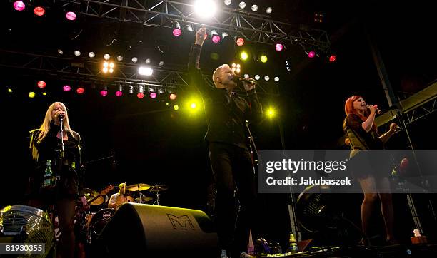 Singer Cindy Wilson, Fred Schneider and Kate Pierson and of the US Rock band 'The B-52's' perform live during a concert at the Zitadelle on July 14,...