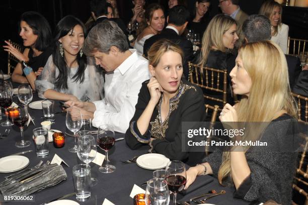 Amanda Ross, Ella Kim, Matthew Mellon, Celerie Kemble and Sylvie Millstein attend The Lion Dinner Hosted by Charlie Kim, Dori Cooperman, Ulla Parker,...