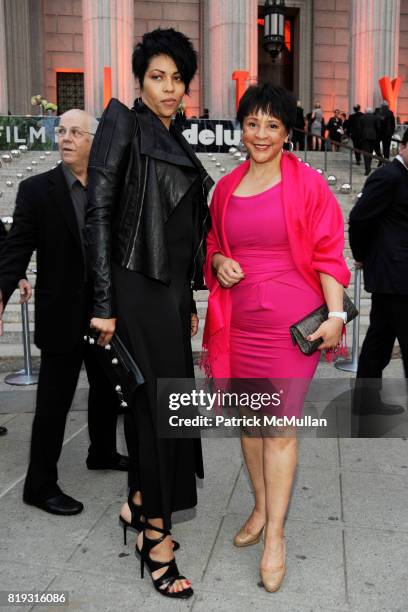 Sam Martin and Sheila Johnson attend VANITY FAIR TRIBECA FILM FESTIVAL Opening Night Dinner Hosted by ROBERT DE NIRO, GRAYDON CARTER and RONALD...