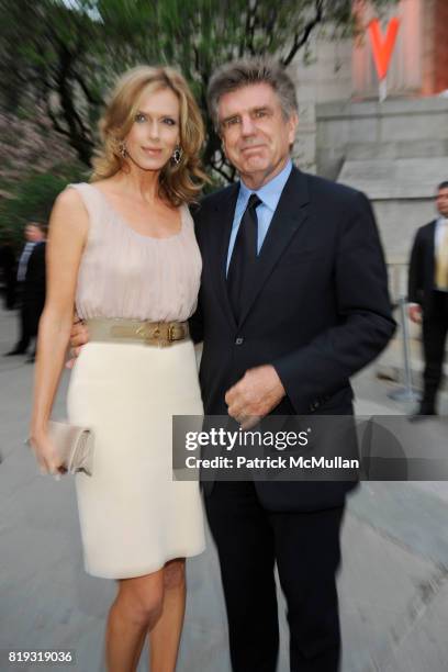 Kathy Freston and Tom Freston attend VANITY FAIR TRIBECA FILM FESTIVAL Opening Night Dinner Hosted by ROBERT DE NIRO, GRAYDON CARTER and RONALD...