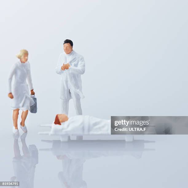 doctor and patient. - figurines stock-fotos und bilder